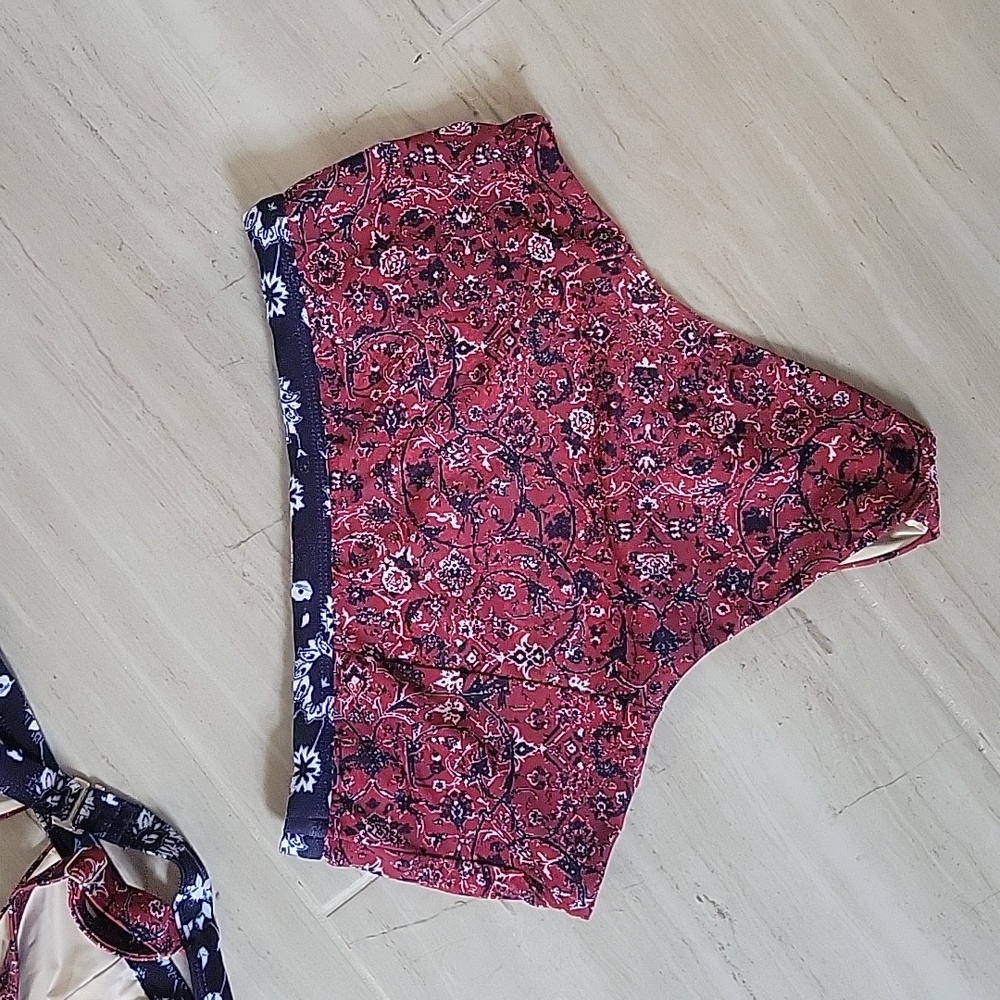 Tavik+ Bikini 2 Piece Swimsuit Small Red And Blue Floral Bikini - Picture 7 of 7